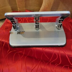 Heavy duty 3 hole punch